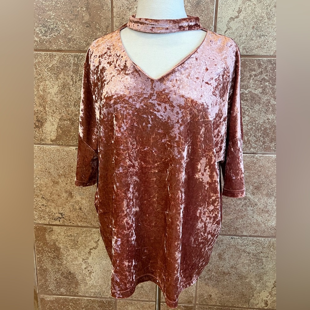 Listicle Pink Velour Short Sleeve Top Size L Large with Accented Neckline
